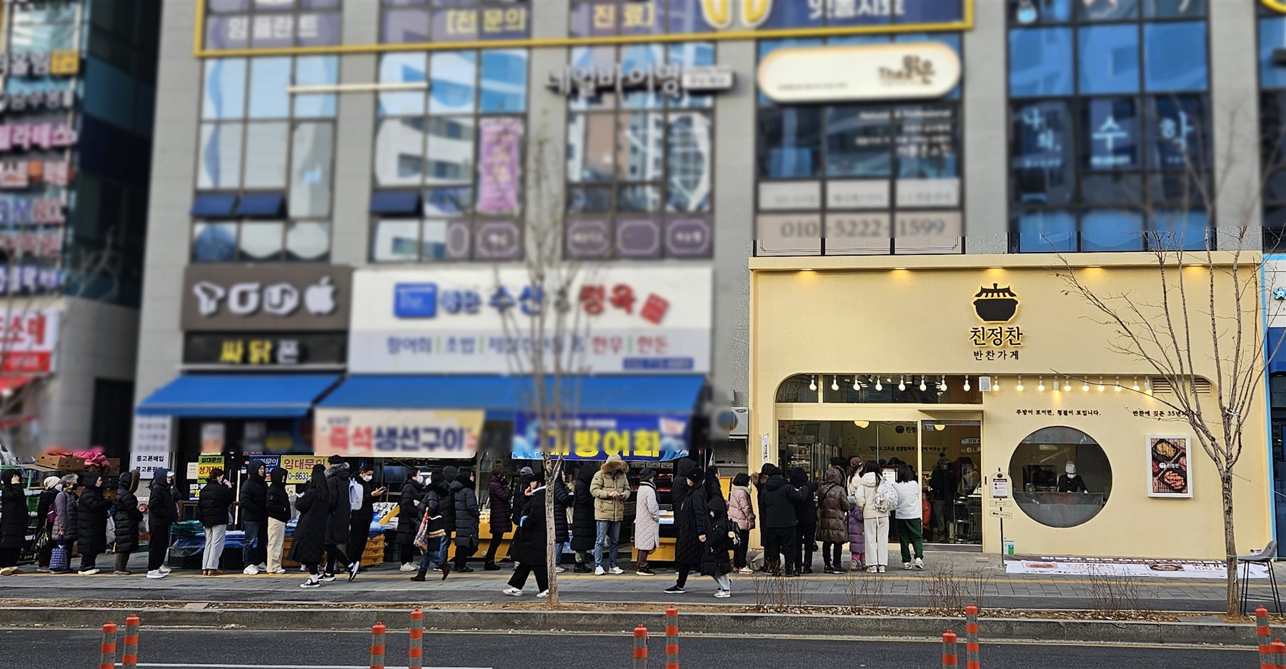 검단신도시점 앞에 줄 선 손님들